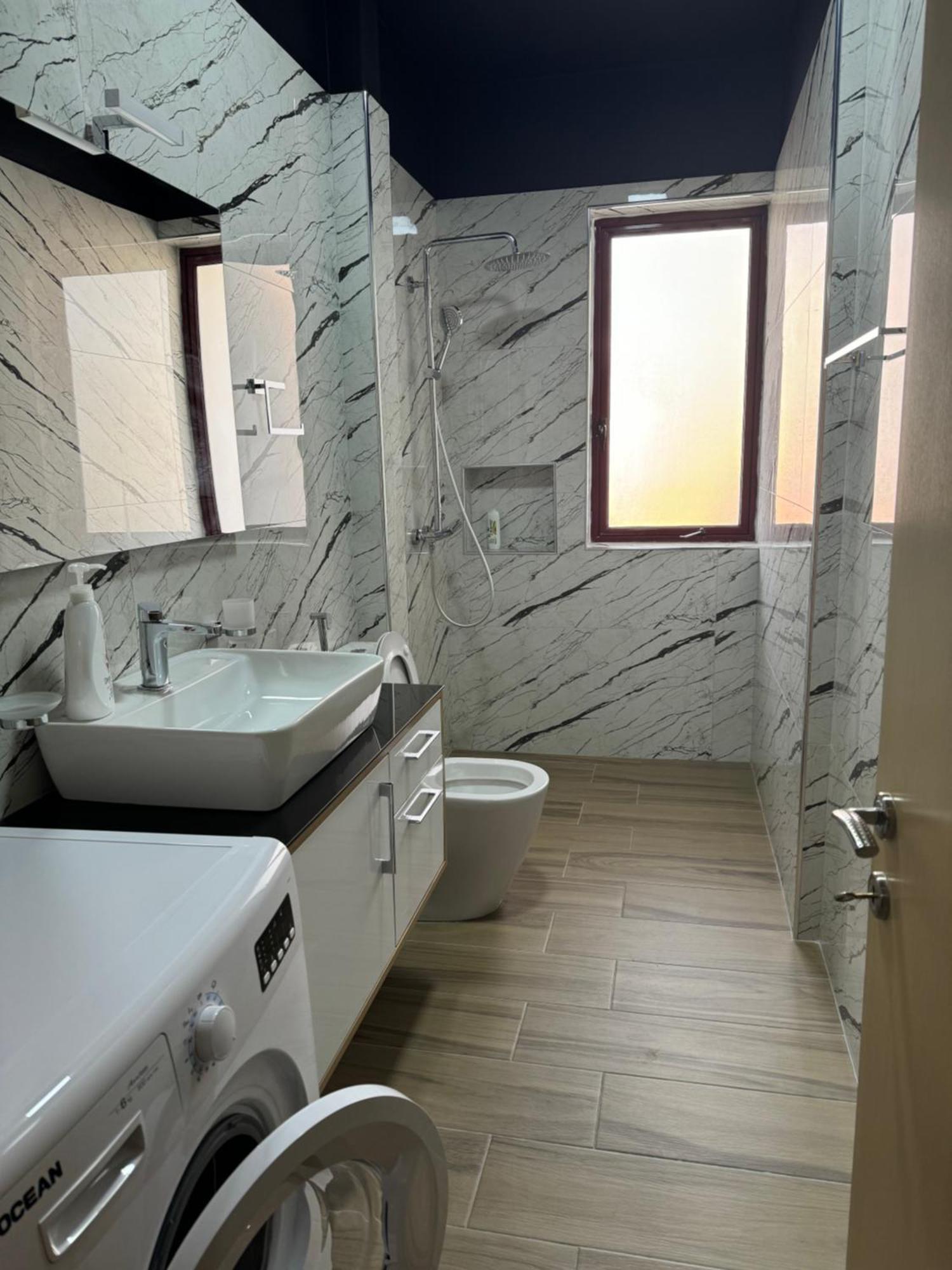 Drion Apartment Vlore Bagian luar foto