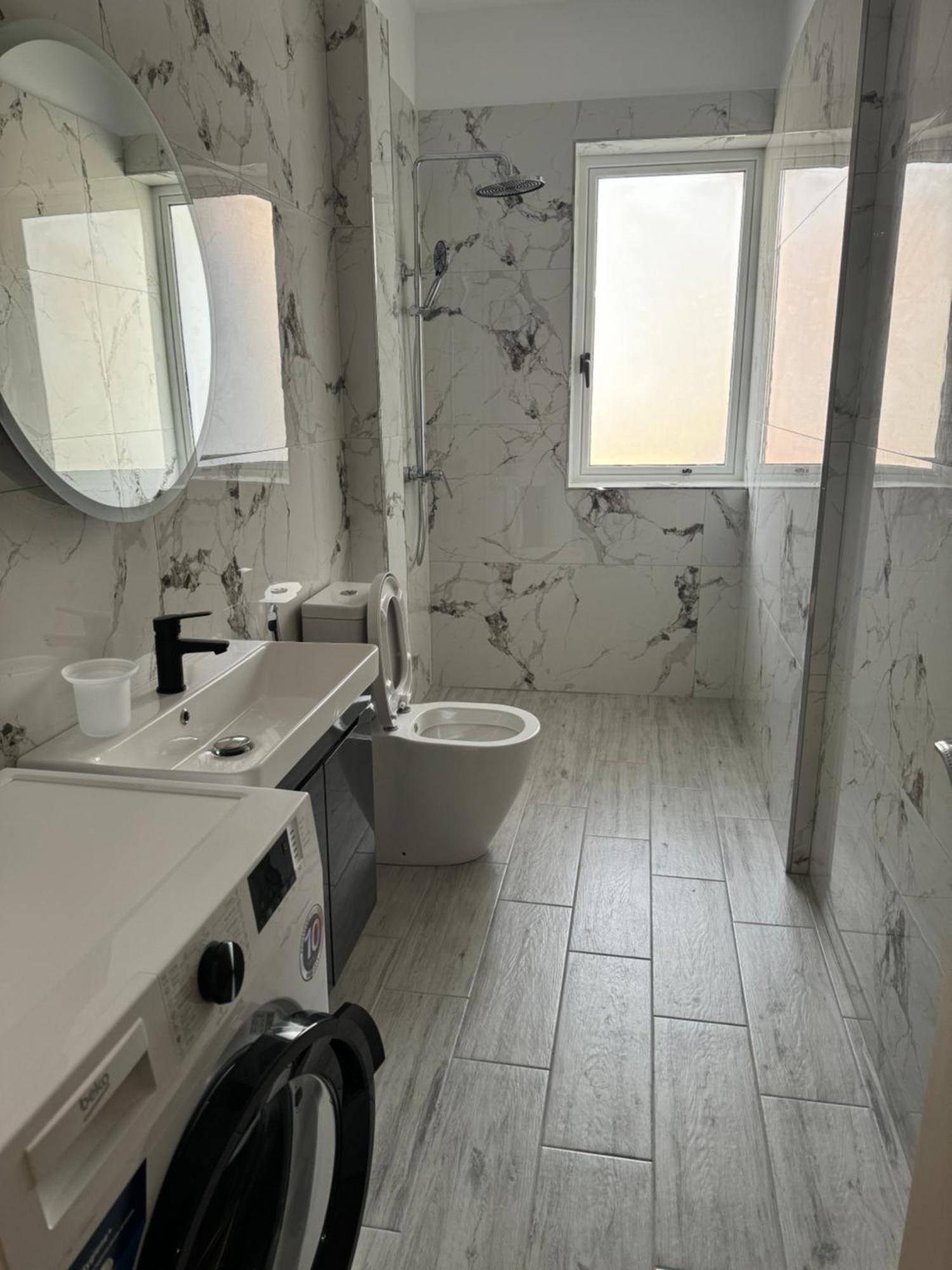 Drion Apartment Vlore Bagian luar foto